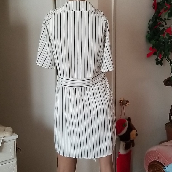 Dress - Picture 2 of 4